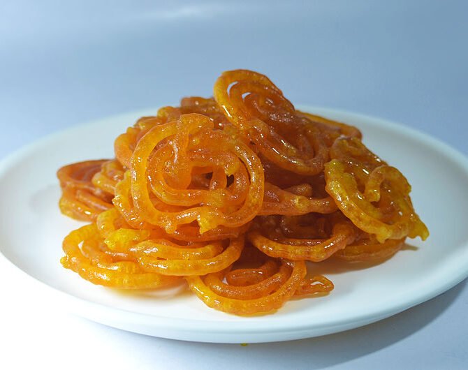 Jalebi_-_Served_in_a_Plate-1.jpg