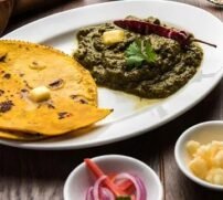 Sarson-ka-Saag-with-Makki-ki-roti-2.jpg